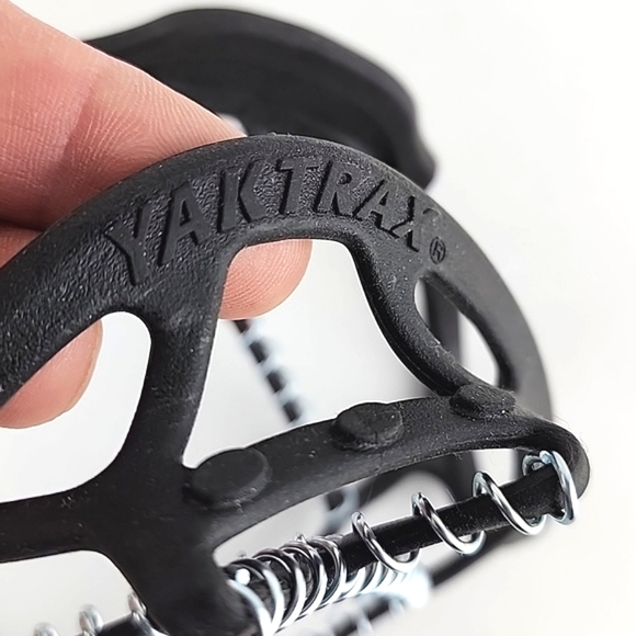 Yaktrax Unisex Walk Traction Cleats Snow Ice Grips Shoe Chains Black Size M - Picture 6 of 13